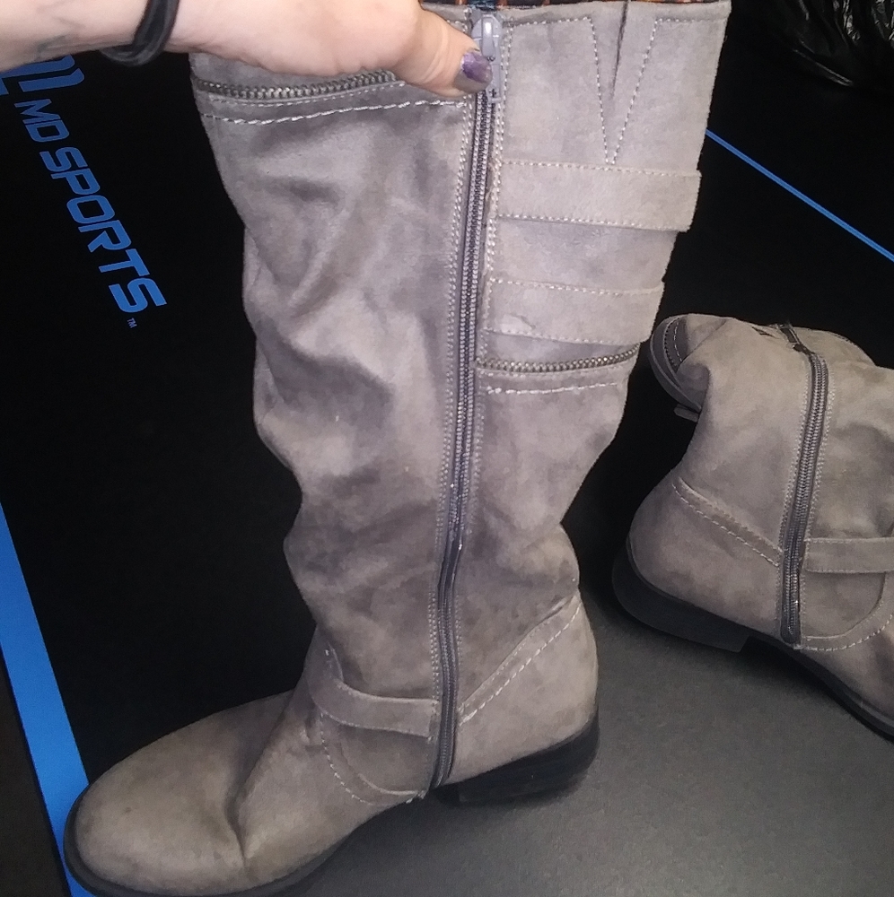 Leather boots with zippers up both side